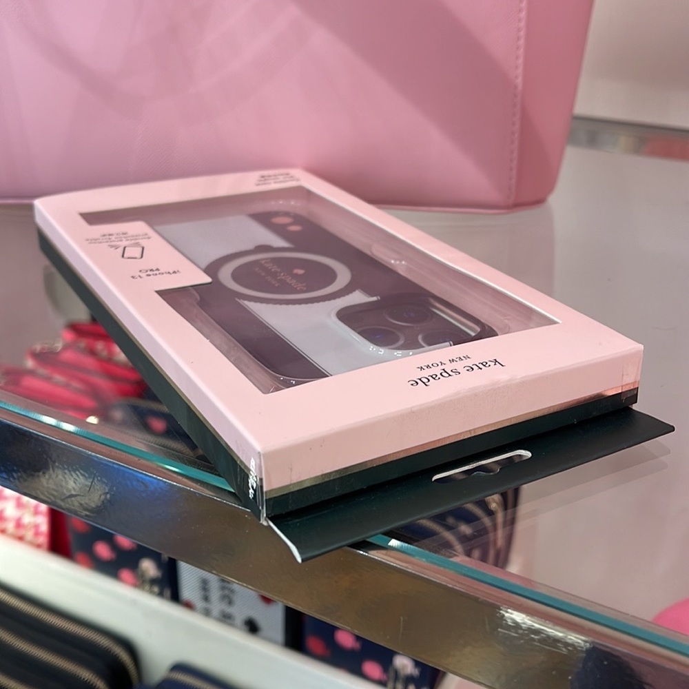 Kate Spade New York 
Logo iPhone 13
 iPhone 13 Pro 
iPhone 13 Pro - Picture 2 of 16